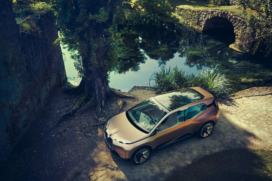  BMW Vision iNEXT 2018 года  (фото 6 из 128)